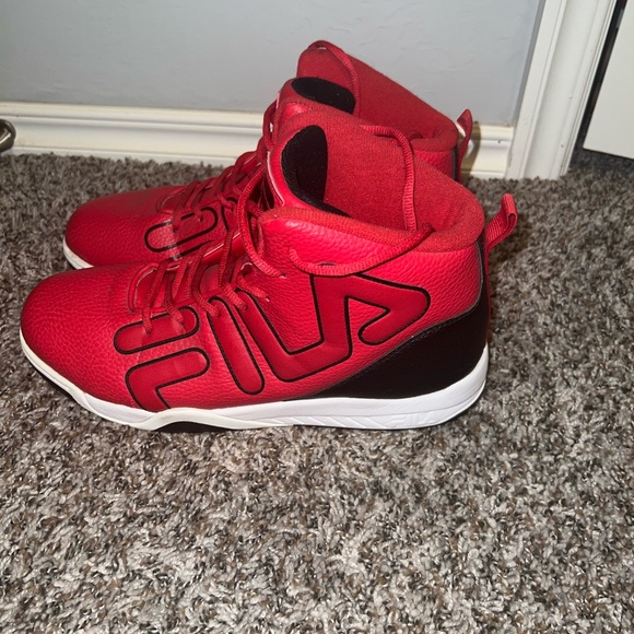 EUC M 10 Fila sneakers 👟 - Picture 4 of 11